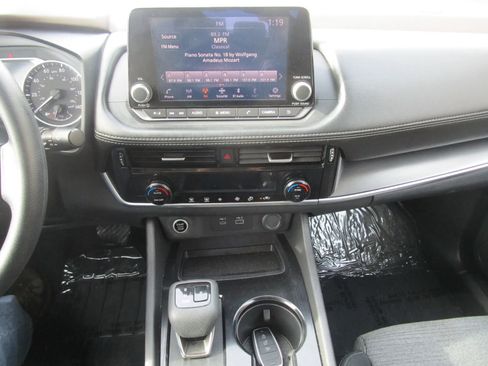Used 2022 Nissan Rogue SV AWD/4WD image 22