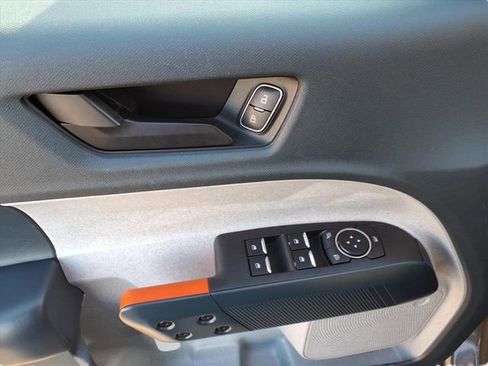 Used 2022 Ford Maverick XLT image 16