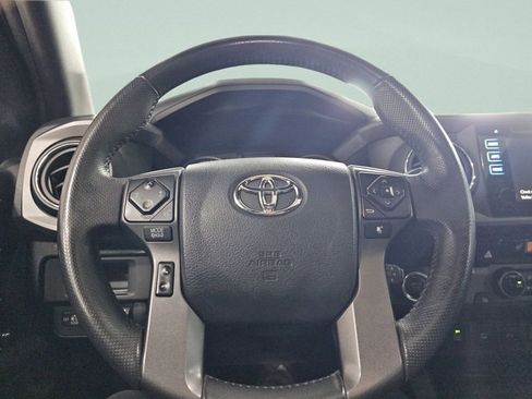 Used 2017 Toyota Tacoma TRD Sport image 29