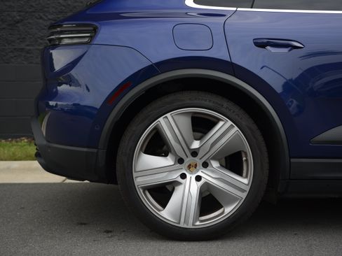 Used 2024 Porsche Macan 4 Electric AWD/4WD image 41