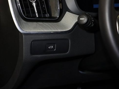 Used 2025 Volvo XC60 B5 Plus image 26