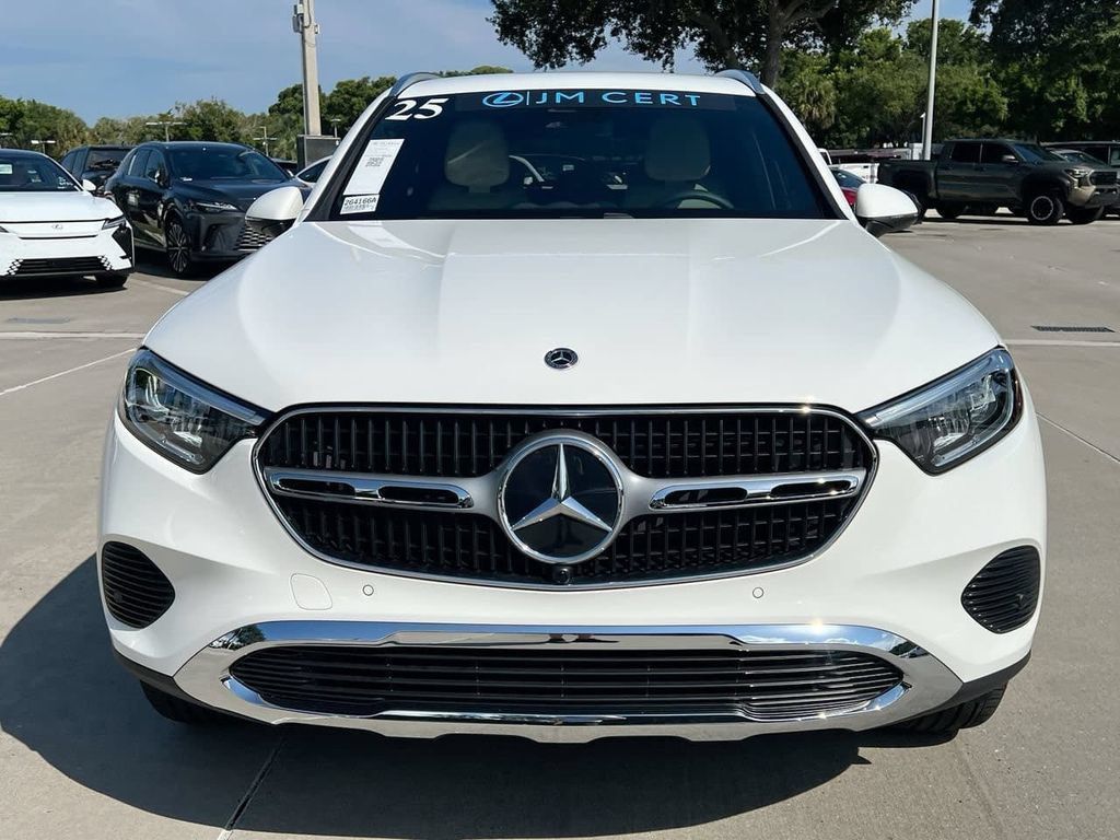 Used 2025 Mercedes-Benz GLC 300 image 2
