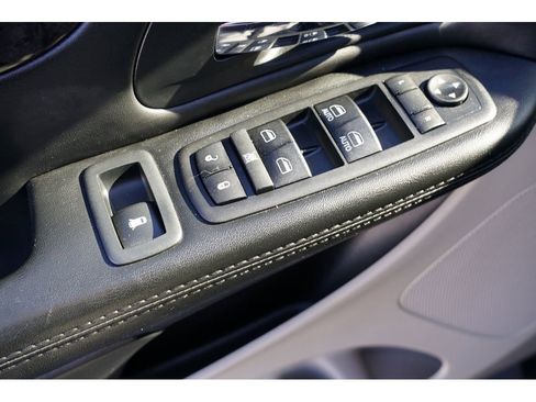 Used 2018 Dodge Grand Caravan SE w/ UConnect Hands-Free Group image 17