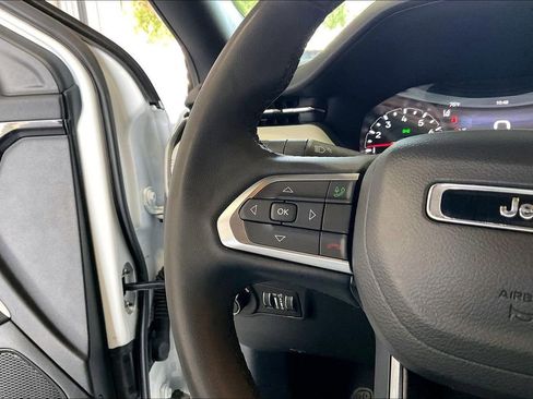 Used 2025 Jeep Compass Limited AWD/4WD image 8