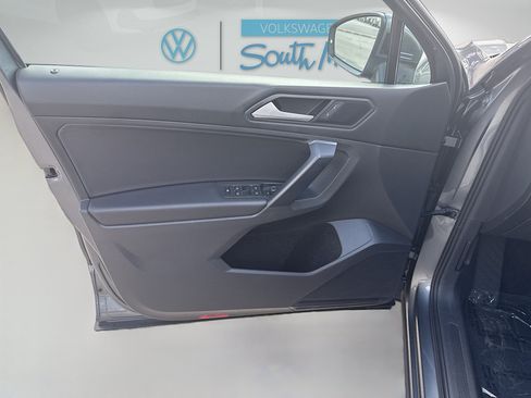 Used 2021 Volkswagen Tiguan SE w/ Panoramic Sunroof Package FWD image 19
