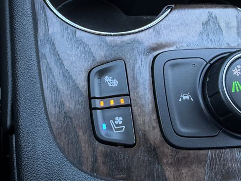 Used 2020 GMC Acadia Denali w/ Technology Package image 26