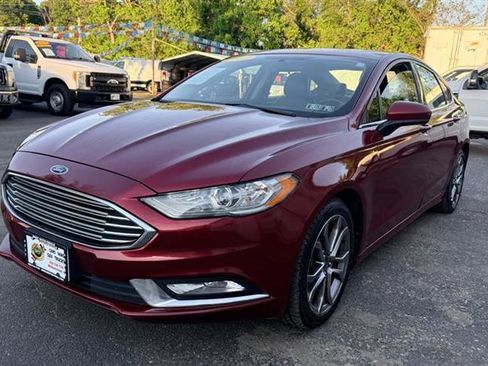 Used 2017 Ford Fusion SE w/ Equipment Group 201A FWD image 2