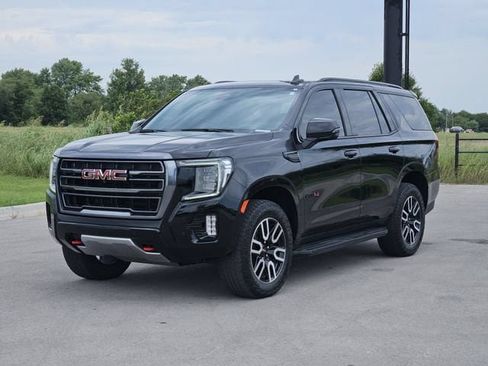 Used 2024 GMC Yukon AT4 w/ Technology Package AWD/4WD image 3