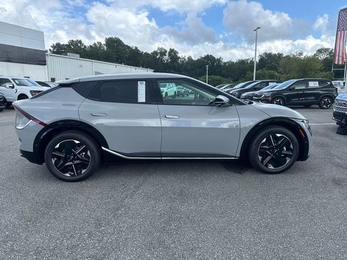 New 2025 Kia EV6 Wind image 2