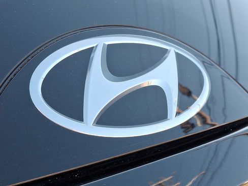 Used 2023 Hyundai Tucson Limited image 32