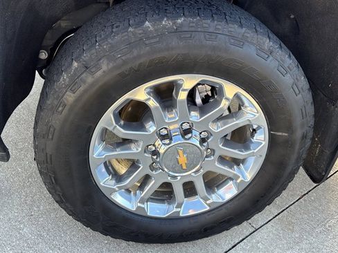 Used 2025 Chevrolet Silverado 2500 LTZ w/ LTZ Premium Package image 12