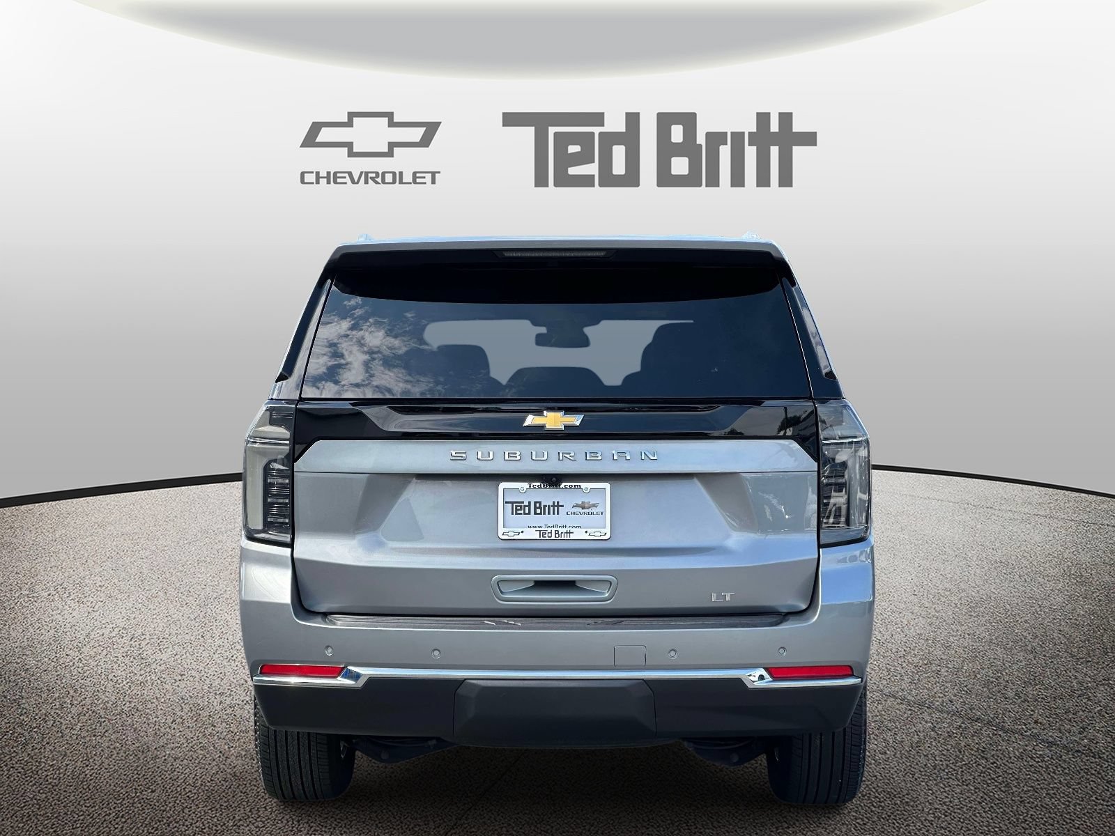 Certified 2026 Chevrolet Suburban LT w/ Comfort Package AWD/4WD image 5