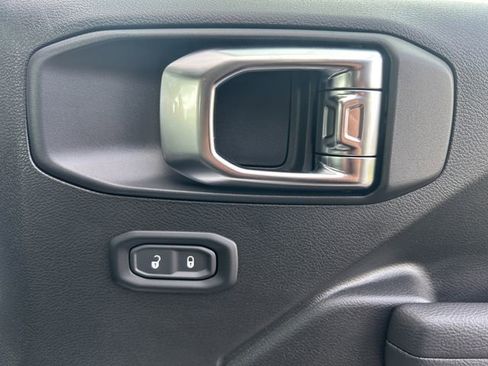 New 2025 Jeep Gladiator Willys image 19