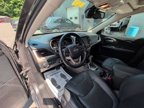 Used 2016 Jeep Cherokee Limited w/ Luxury Group AWD/4WD image 9