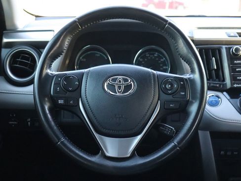 Used 2017 Toyota RAV4 XLE image 18