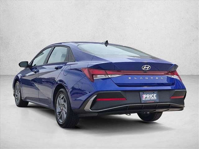 Used 2024 Hyundai Elantra SEL FWD image 8