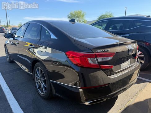 Used 2018 Honda Accord Touring image 3