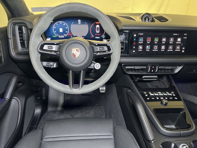 Certified 2025 Porsche Cayenne GTS AWD/4WD image 28
