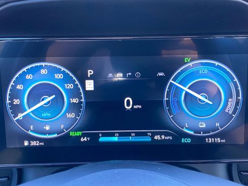 Used 2025 Hyundai Elantra Limited image 40