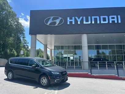 Used 2023 Chrysler Pacifica Touring-L