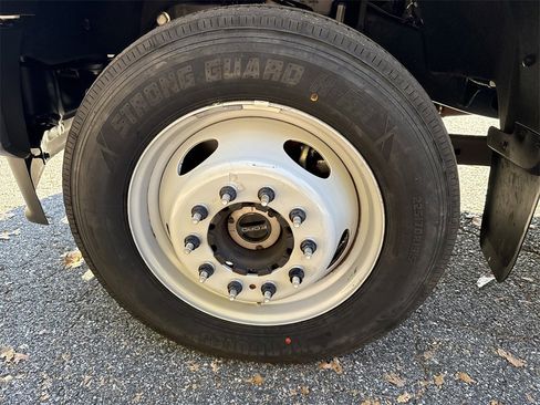 Used 2024 Ford F550 4x4 SuperCab Super Duty image 11