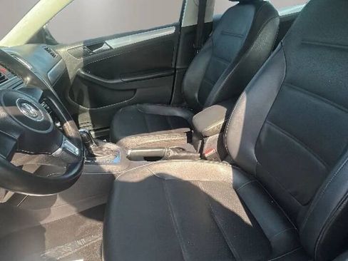 Used 2013 Volkswagen Jetta SE FWD image 9