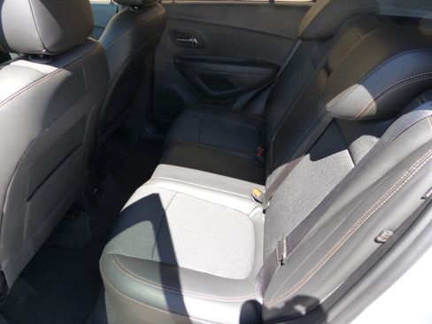 Used 2020 Chevrolet Trax LT w/ LT Convenience Package FWD image 20