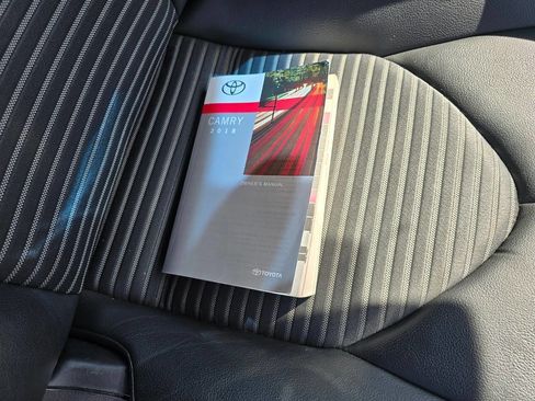 Used 2018 Toyota Camry SE image 28