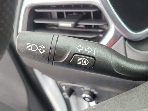 Used 2023 Chevrolet Equinox LT AWD/4WD image 25