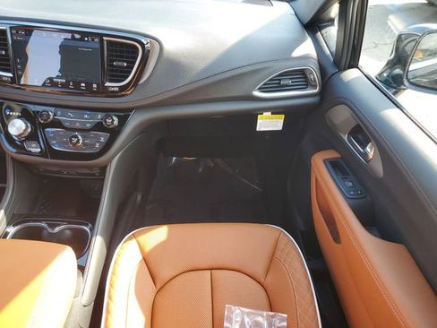 New 2026 Chrysler Pacifica Pinnacle w/ Trailer Tow Group image 19