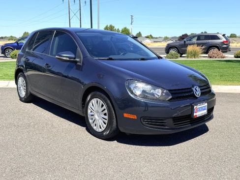 Used 2013 Volkswagen Golf 4-Door FWD image 2