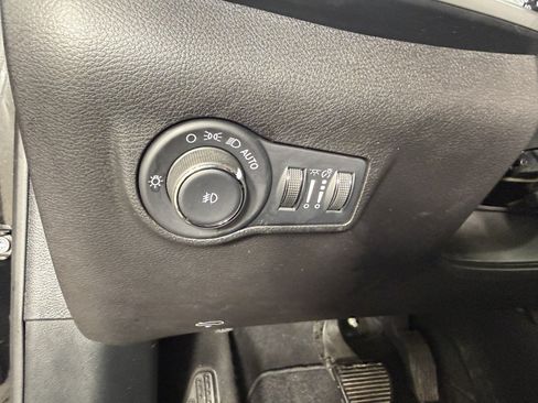 Used 2024 Jeep Compass Latitude w/ Sun and Sound Group AWD/4WD image 24