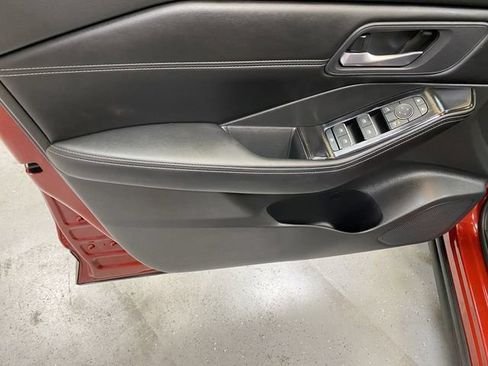 Used 2025 Nissan Rogue SL FWD image 21