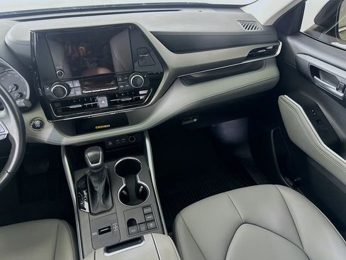 Used 2023 Toyota Highlander XLE image 20