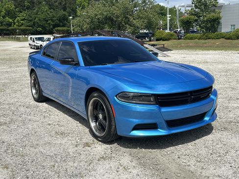 Used 2023 Dodge Charger SXT w/ Cold Weather Package RWD image 3