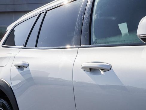 Certified 2024 Volvo V60 B5 Cross Country Ultimate image 16