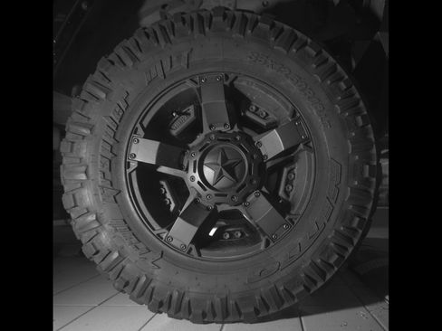 Used 2012 Jeep Wrangler Unlimited Rubicon w/ Connectivity Group AWD/4WD image 25