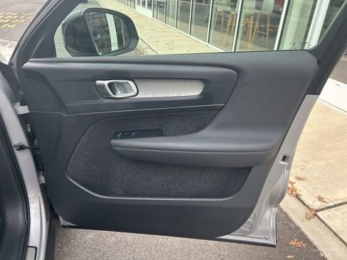 Certified 2025 Volvo XC40 B5 Plus AWD/4WD image 14