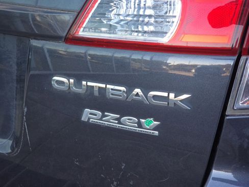 Used 2011 Subaru Outback 2.5i Limited w/ PWR Moonroof Pkg image 24