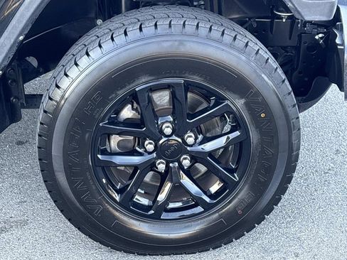 Used 2023 Jeep Gladiator Sport image 11