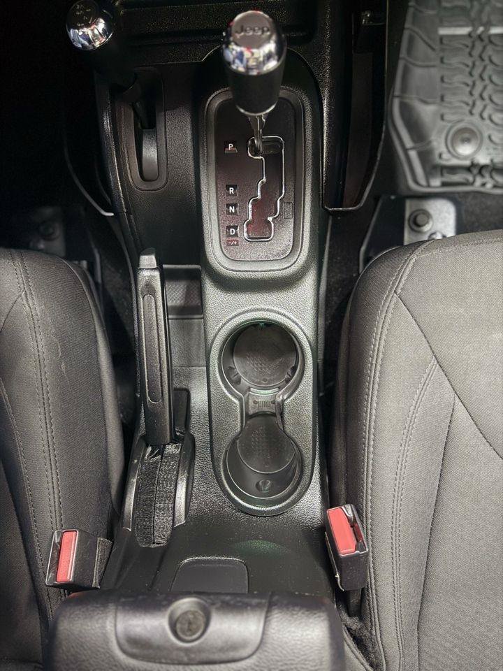 Used 2018 Jeep Wrangler Unlimited Sport AWD/4WD image 18