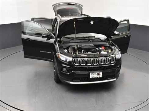 Used 2025 Jeep Compass Limited image 25