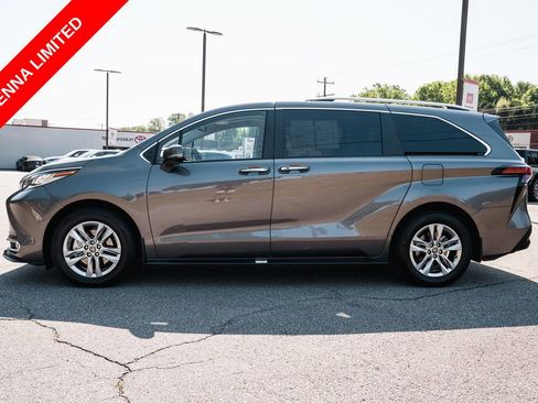 Certified 2023 Toyota Sienna Limited FWD image 4