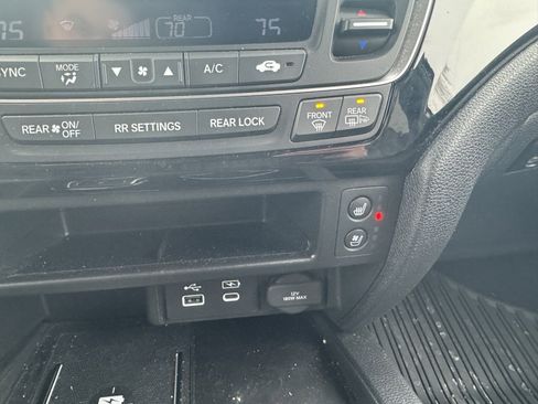 Used 2025 Honda Passport Black Edition image 28