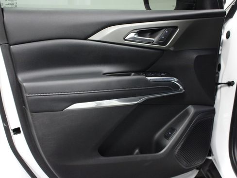 Used 2025 Chevrolet Traverse LT w/ Midnight/Sport Edition FWD image 11