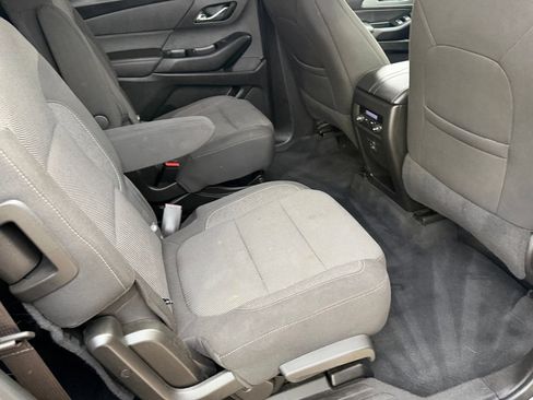 Used 2023 Chevrolet Traverse LT FWD image 39