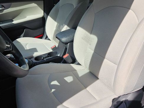 Used 2023 Kia Forte LXS image 9