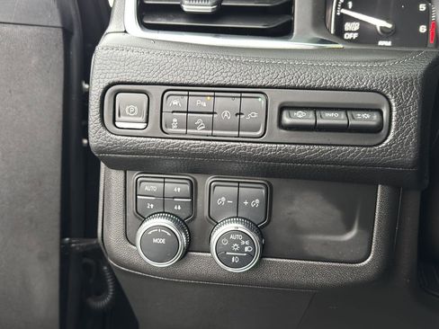 Used 2021 GMC Yukon Denali w/ Denali Premium Package image 22