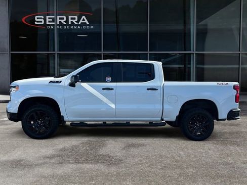 Used 2024 Chevrolet Silverado 1500 LT Trail Boss w/ Convenience Package II AWD/4WD image 2