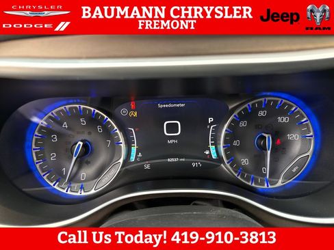 Used 2018 Chrysler Pacifica Touring-L Plus w/ Tire & Wheel Group FWD image 15
